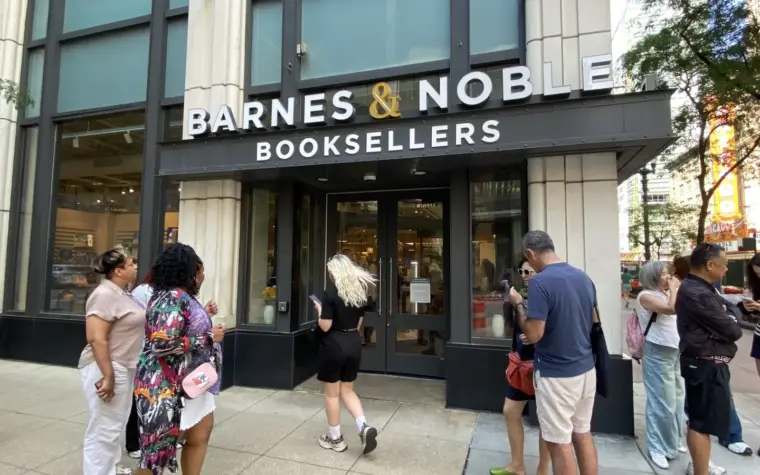 Barnes & Noble opens new store in Chicago