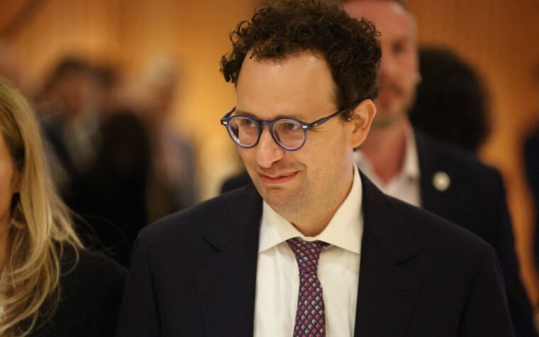 Anthropic CEO to meet President Trump for dinner