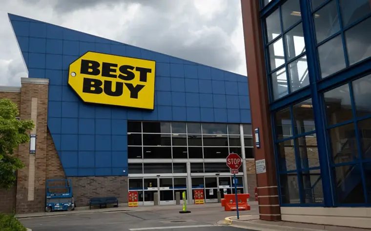 Best Buy opens holiday gifting center earlier this year