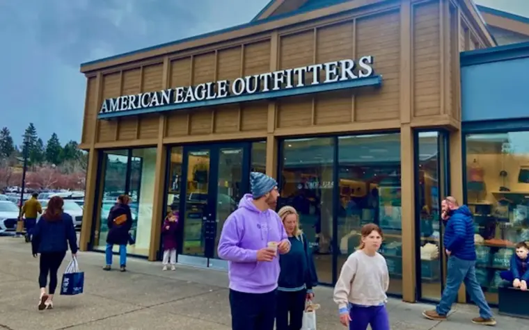American Eagle struggles to attract female shoppers again