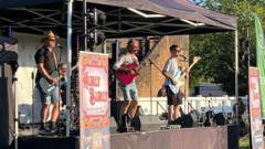 Live music event supports Christmas dinner fundraising